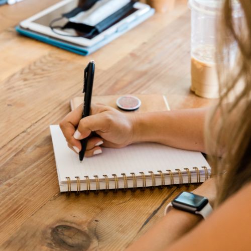 Read more about the article Hogyan kezeld a stresszes irodai munkát? 8 tipp a hatékony feladatkezeléshez!