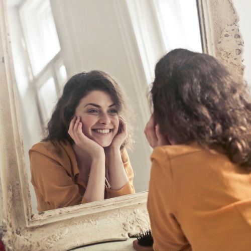 Read more about the article Tükörgyakorlat: Az önszeretet gyakorlásának egyik leghatékonyabb módszere